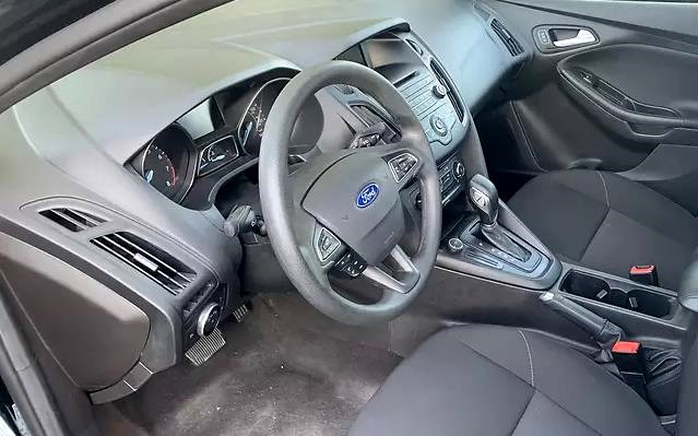 водительское место Форда