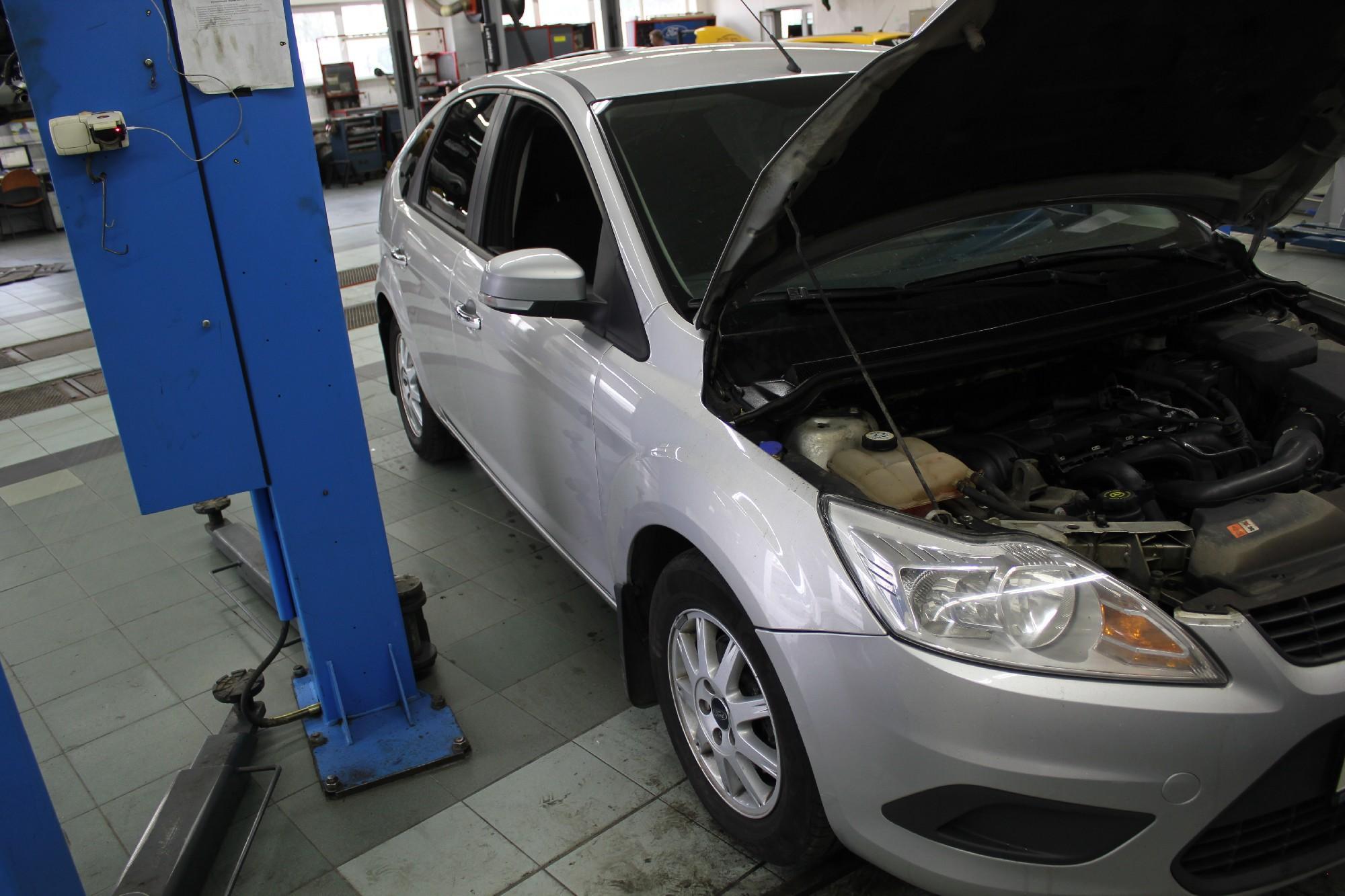 серый Форд на СТО