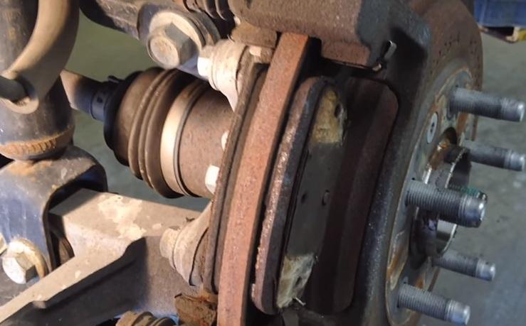 скоба и тормозной диск