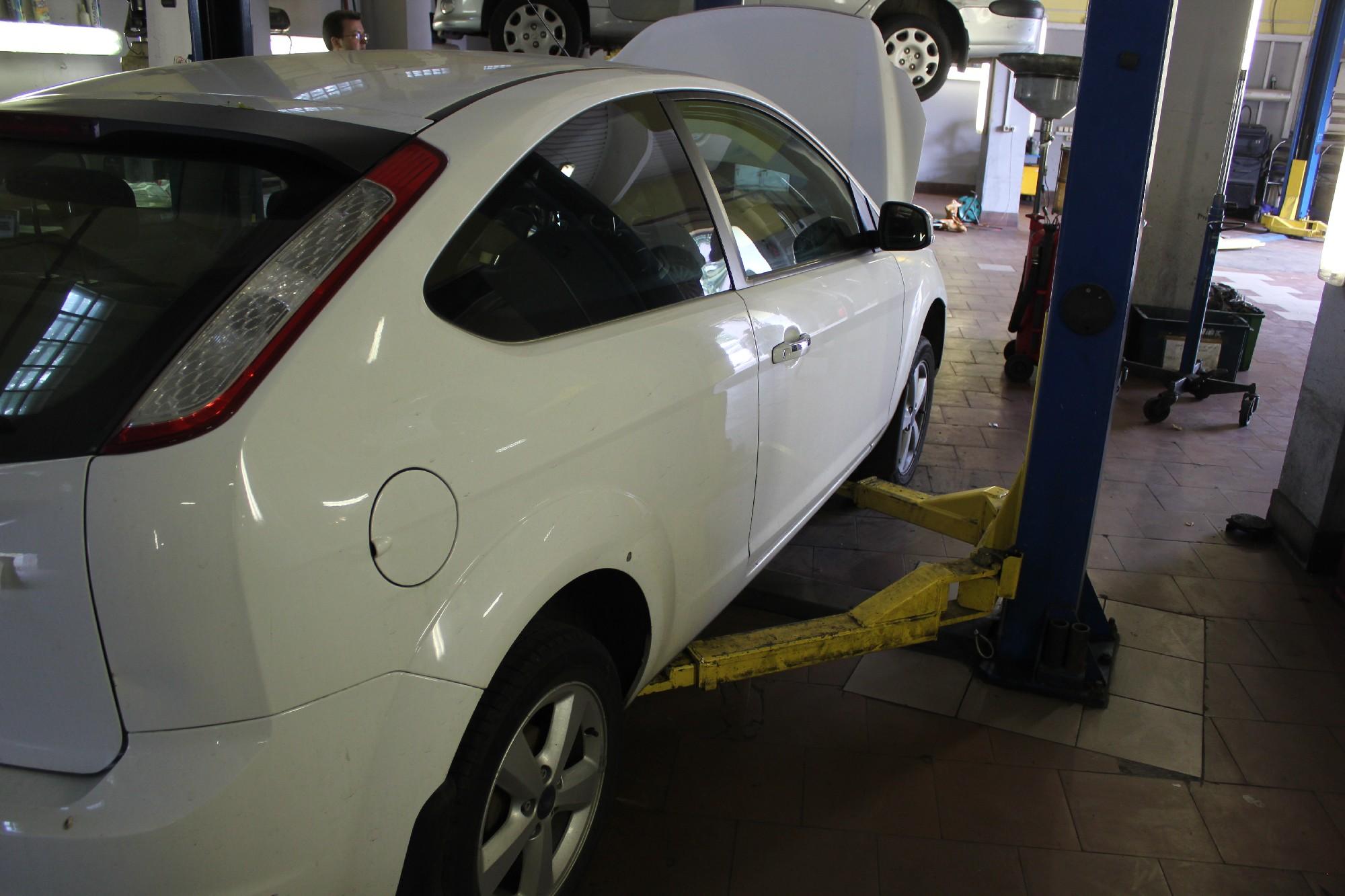 белый Фокус на СТО