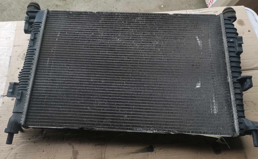 Чистый радиатор охлаждения