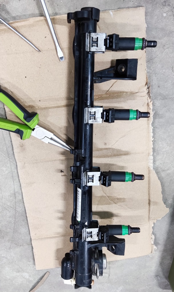 Форсунки на топливной рампе