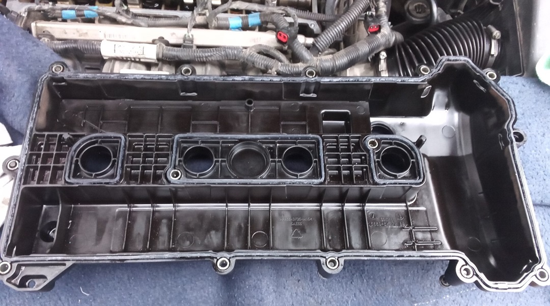 Установка прокладки на клапанную крышку