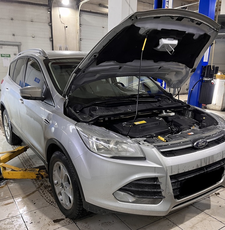 Форд в процессе замены тормозных дисков