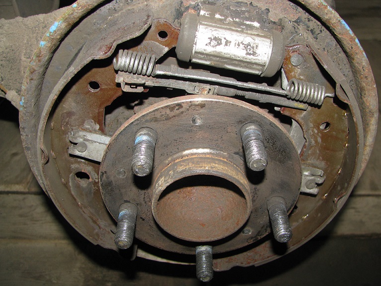 Замена барабанных задних тормозных колодок Форд