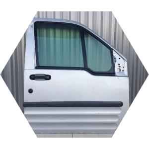 Дверь готова к монтажу на автомобиль в ходе кузовного ремонта