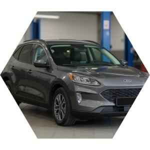 Форд Эскейп готовится к замене бензонасоса в автотехцентре