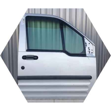 Дверь готова к монтажу на автомобиль в ходе кузовного ремонта