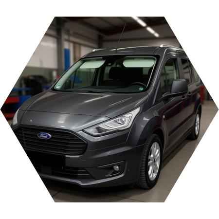 Форд Торнео Коннект готов к заправке кондиционера в автотехцентре