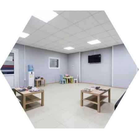 диваны в зоне ожидания