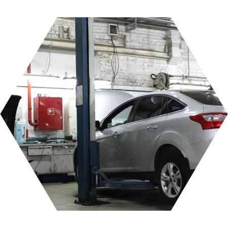 форд на подъемнике