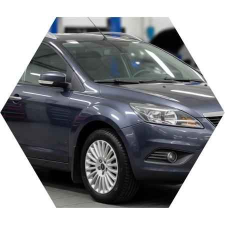 Форд Фокус в автотехцентре после замены заднего сальника коенвала