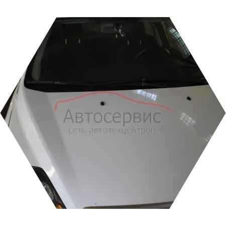 белый Фокус в автосервисе