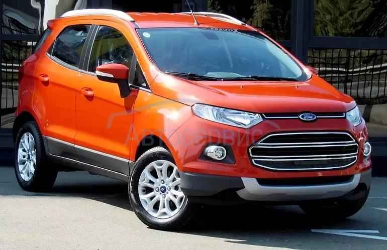 оранжевый Форд Экоспорт