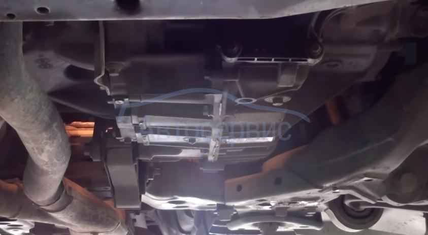 АКПП снизу автомобиля