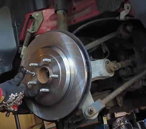 тормозной диск на внедорожнике Форд